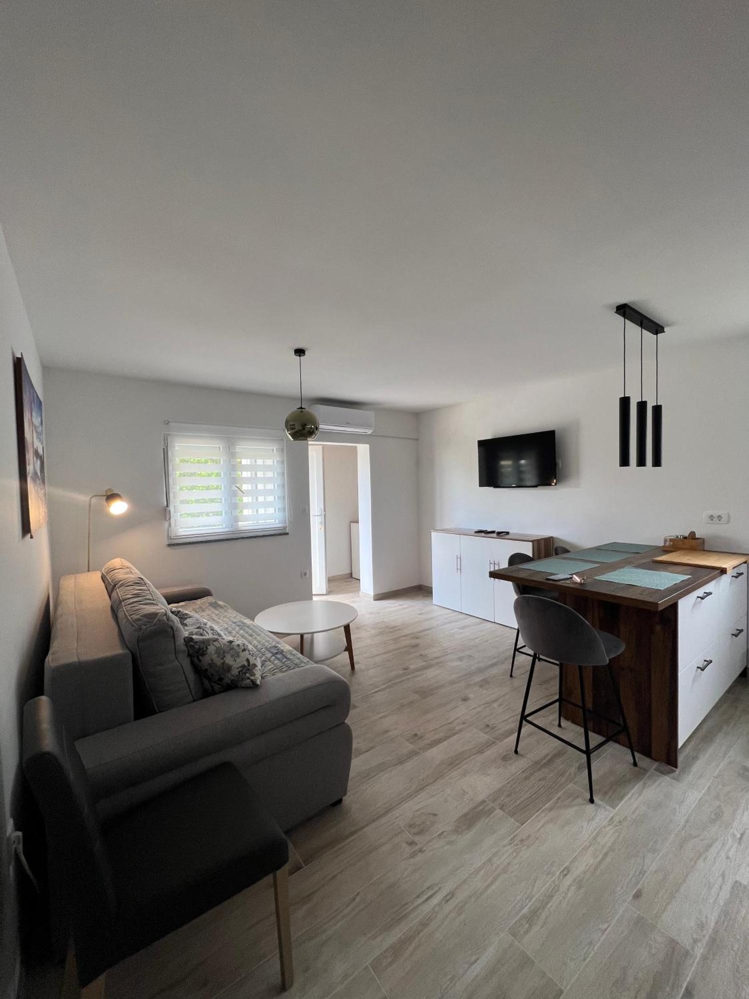Jugo Apartment *